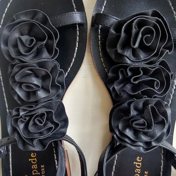 Kate Spade Women's Caryl Rose Flower T-Strap Flat Sandals | Black | Size 7 - Picture 8 of 10
